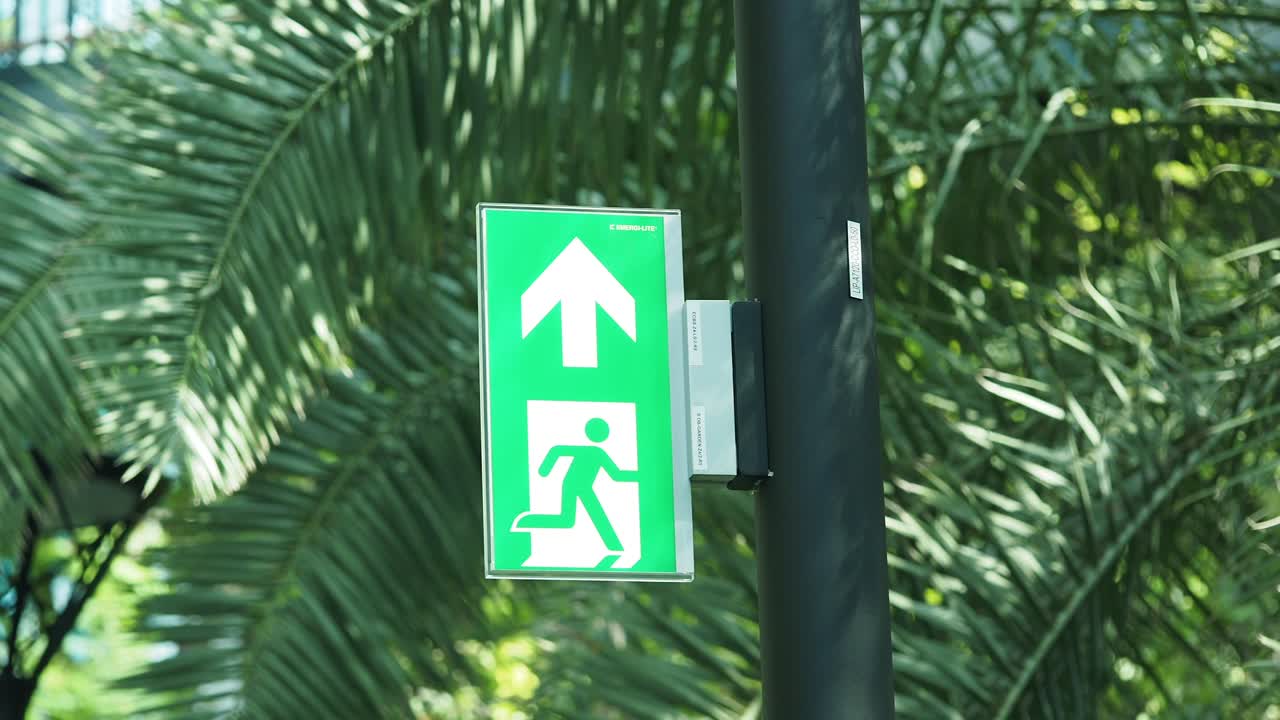 Cartel de salida de emergencia