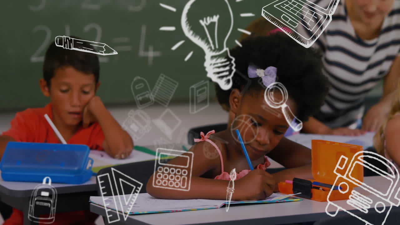 animación de iconos de artículos escolares sobre diversos escolares en el aula
