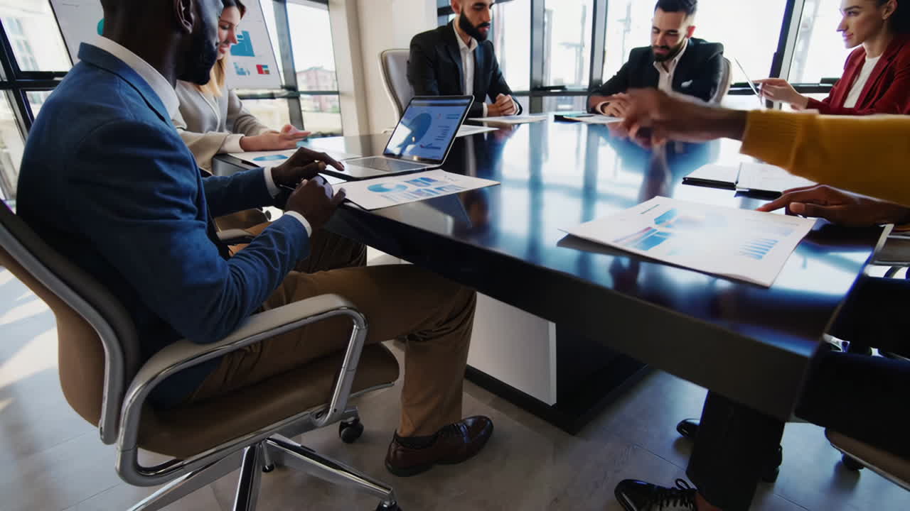 equipo de negocios diverso en la reunión