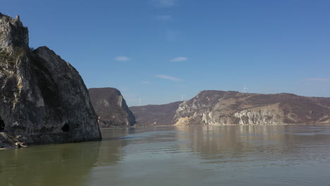 Der-Turm-Der-Festung-Auf-Der-Insel-An-Der-Donau