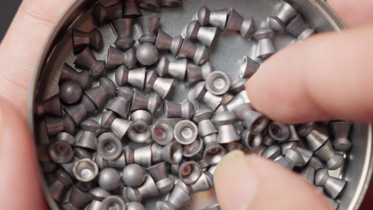 알루미 캔에 넣은 공기 소총 총알