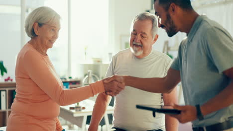 Physiotherapie,-Händedruck-Und-Mann-Mit-Senior