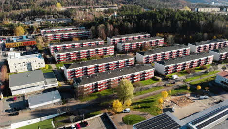 Luftaufnahme-Des-Wohnkomplexes-An-Sonnigen-Tagen-Im-Herbst---Bezirk-Bergsjön,-Göteborg