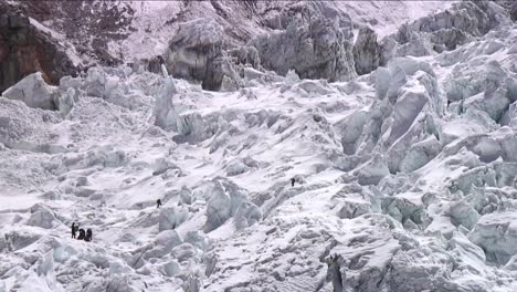 pan up with climbers in khumbu icefall