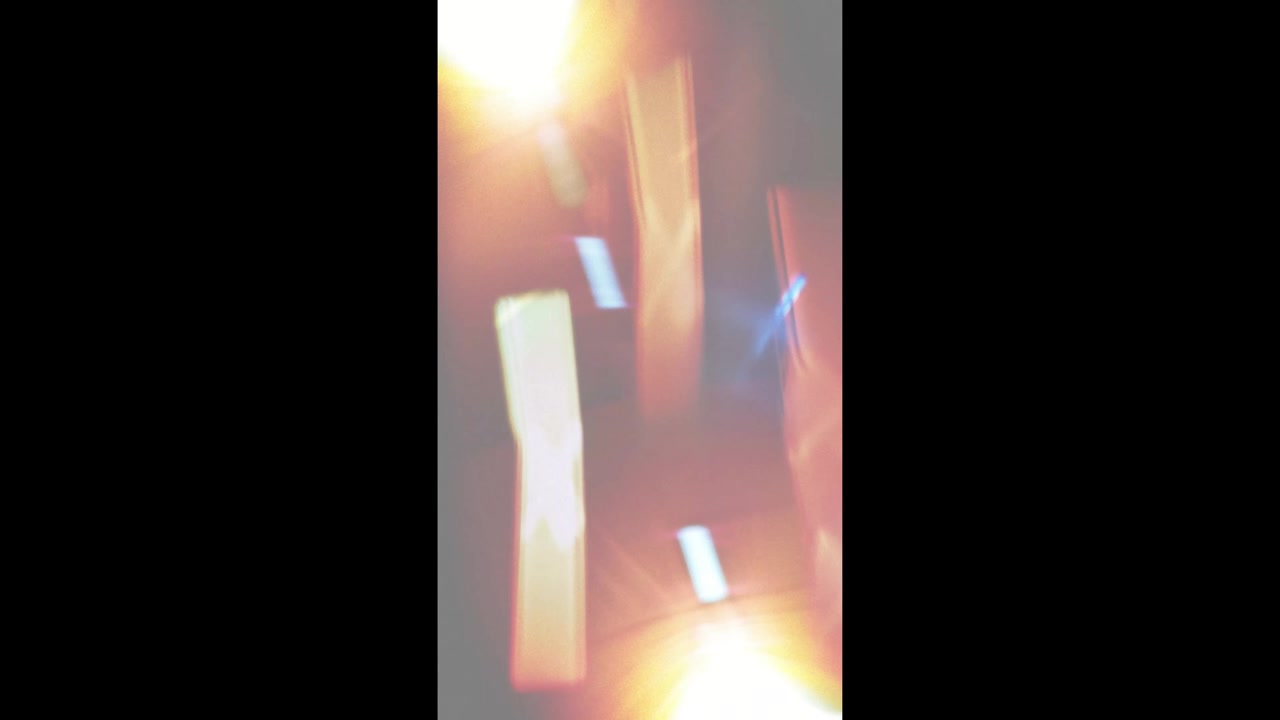 Transizioni astratte con fughe di luce e bagliori dell'obiettivo