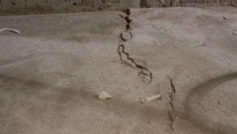 grietas en el piso de concreto