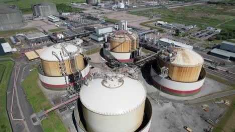 cerrar vista de drone rejilla nacional grano lng terminal almacenamiento de gas kent uk drone vista aérea