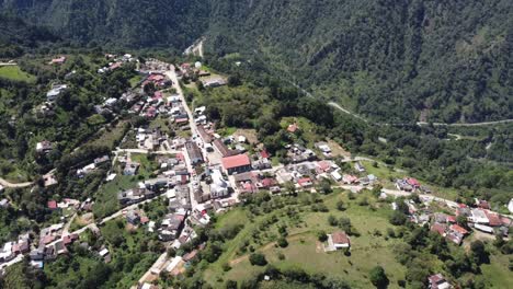 municipio de zacatlán rodeado de montañas y desierto, puebla, méxico, vista aérea