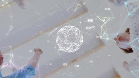 animación del globo y procesamiento de datos sobre diversas personas de negocios que se unen