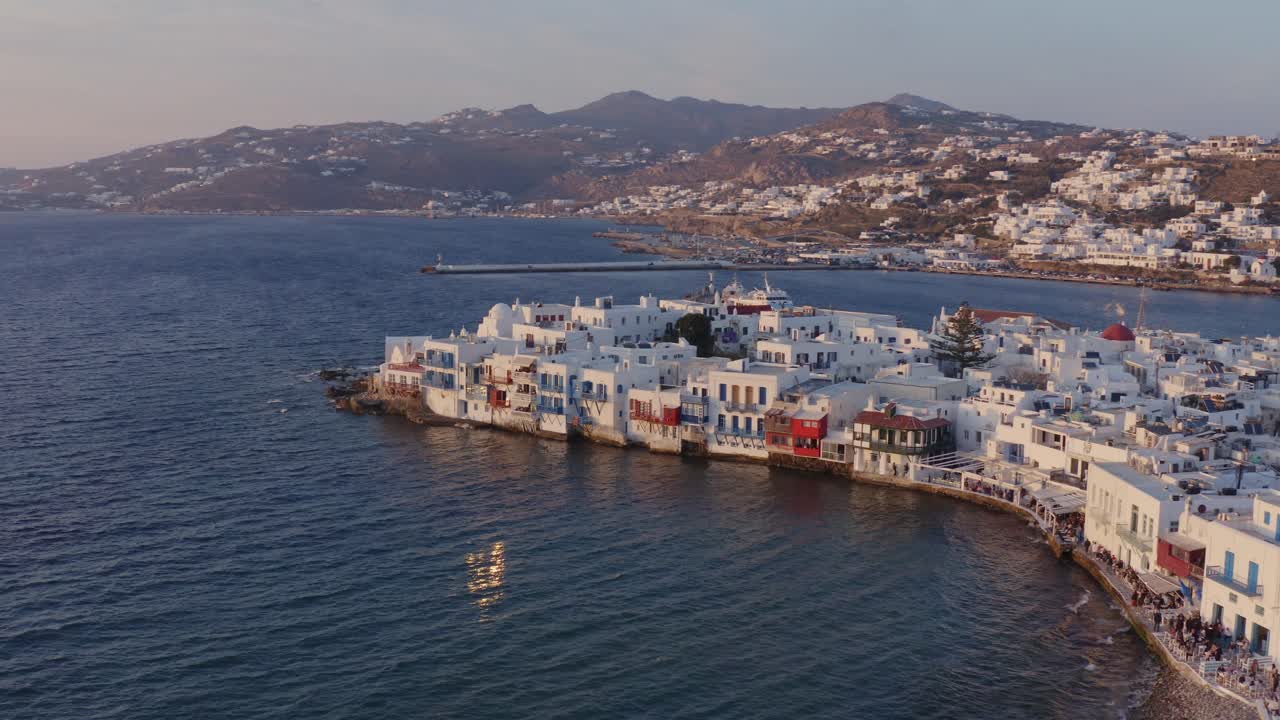 la pequeña venecia en mykonos, grecia
