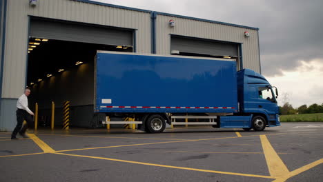 truck loading/unloading at warehouse
