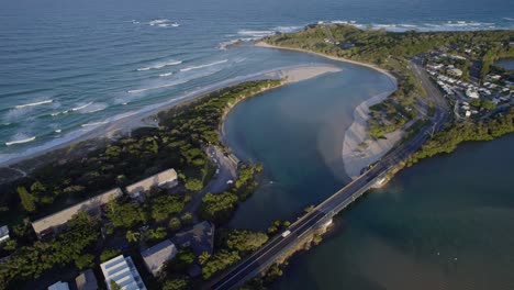 澳洲新南威士蘭的cudgera creek-hastings point海灘和觀景台上的tweed海岸路