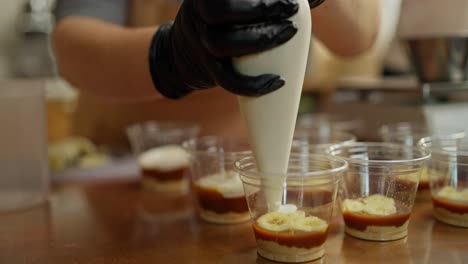 making banana pudding dessert