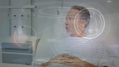 animación del procesamiento de datos médicos sobre un paciente caucásico anciano en una cama de hospital