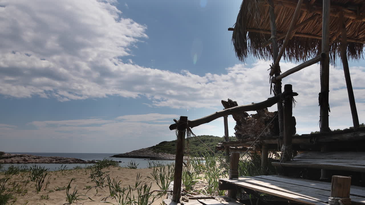 버려진 해변 판잣집 4k 01