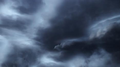 storms-that-occur-within-the-dark-clouds-in-the-sky,-thunderstorms