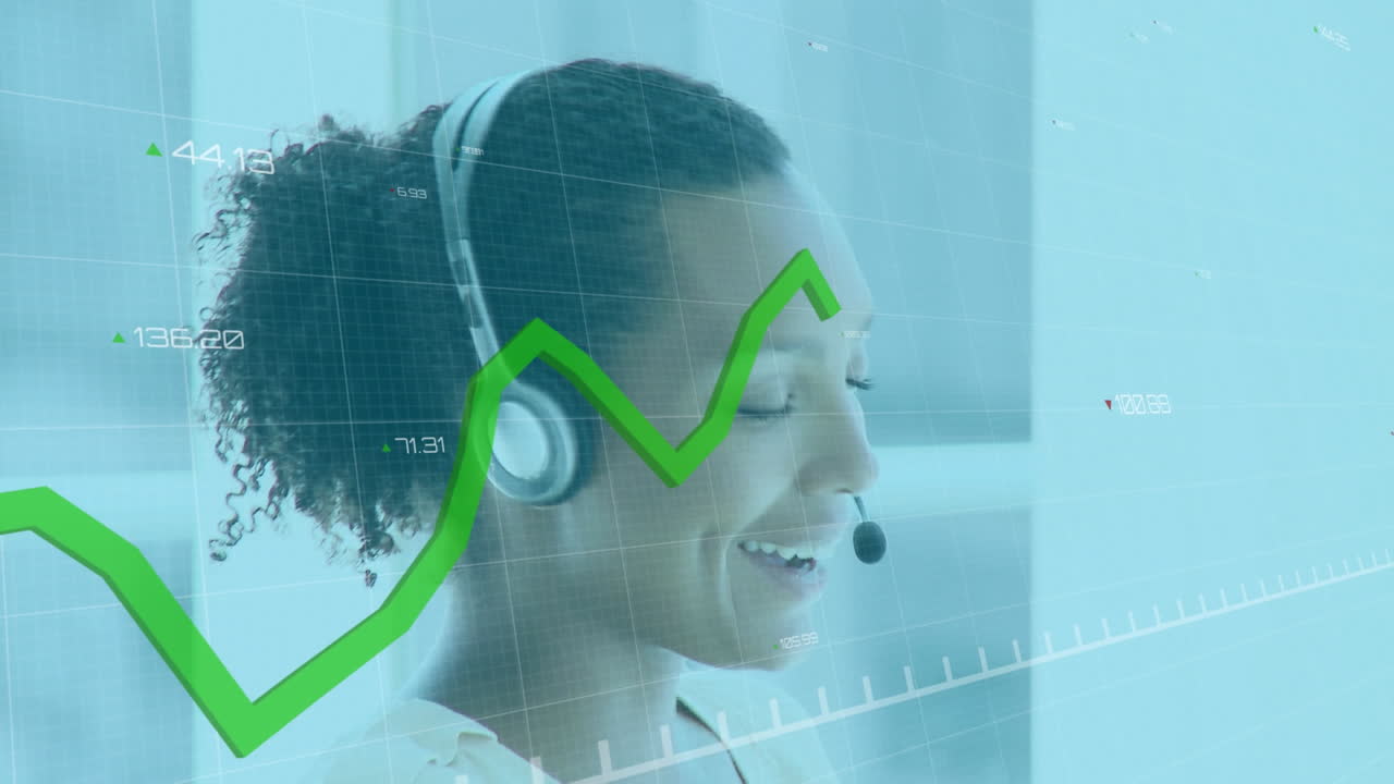 animación de procesamiento de datos estadísticos sobre feliz mujer afroamericana hablando en auriculares de teléfono