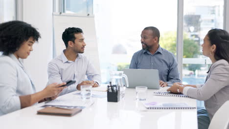 Reden,-Planen-Oder-Geschäftsleute-In-Meetings