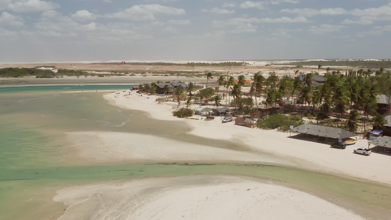 kitesurf en la laguna de tatajuba en el norte de brasil
