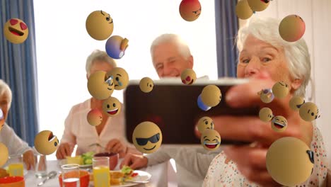 Emoji-Symbole-Mit-Freunden,-Die-Im-Hintergrund-Ein-Selfie-Machen,-4k