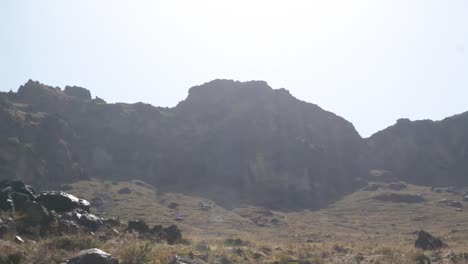 Mientras-Conduzco-A-Través-De-Las-Montañas-Puedo-Ver-Este-Efecto-De-La-Montaña-De-Cerca-Y-De-Lejos