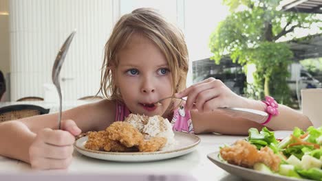 child eating lunch