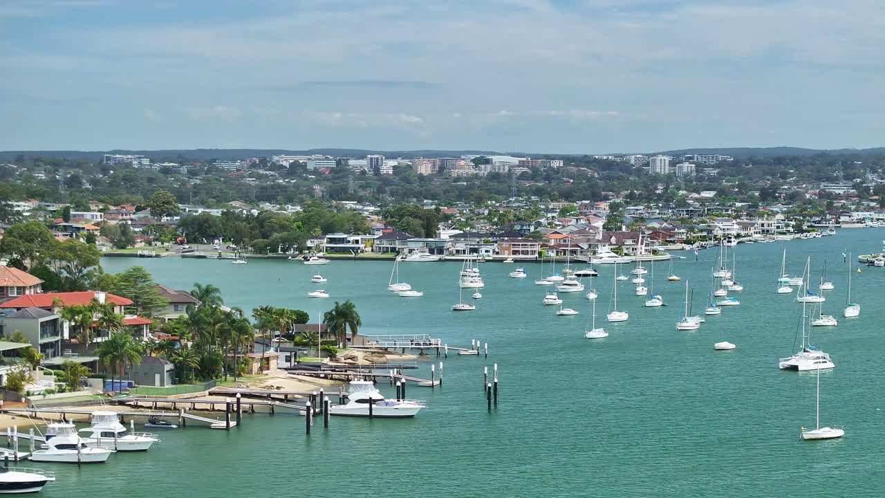Luxury Waterfront Homes and Boats in Sydney, Australia