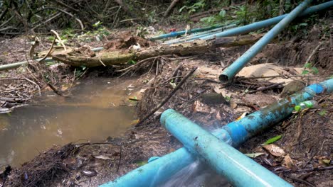 Devastación-De-Plomería-Y-Suministro-De-Agua-Después-De-Un-Desastre-Natural.