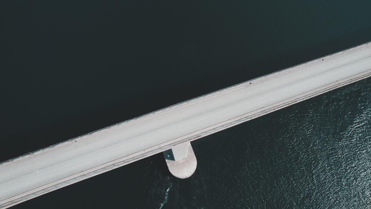 gimsoystraumen 다리를 탐험: 영화적 여행