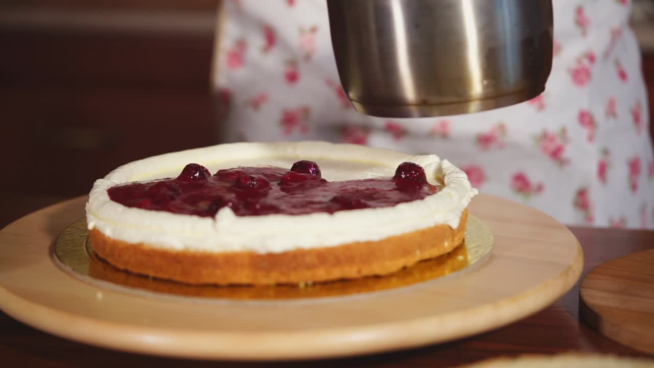 진행 중인 케이크 장식