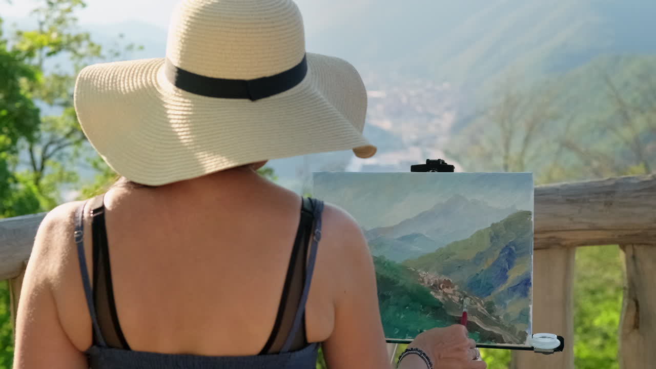 mujer pintando paisajes al aire libre