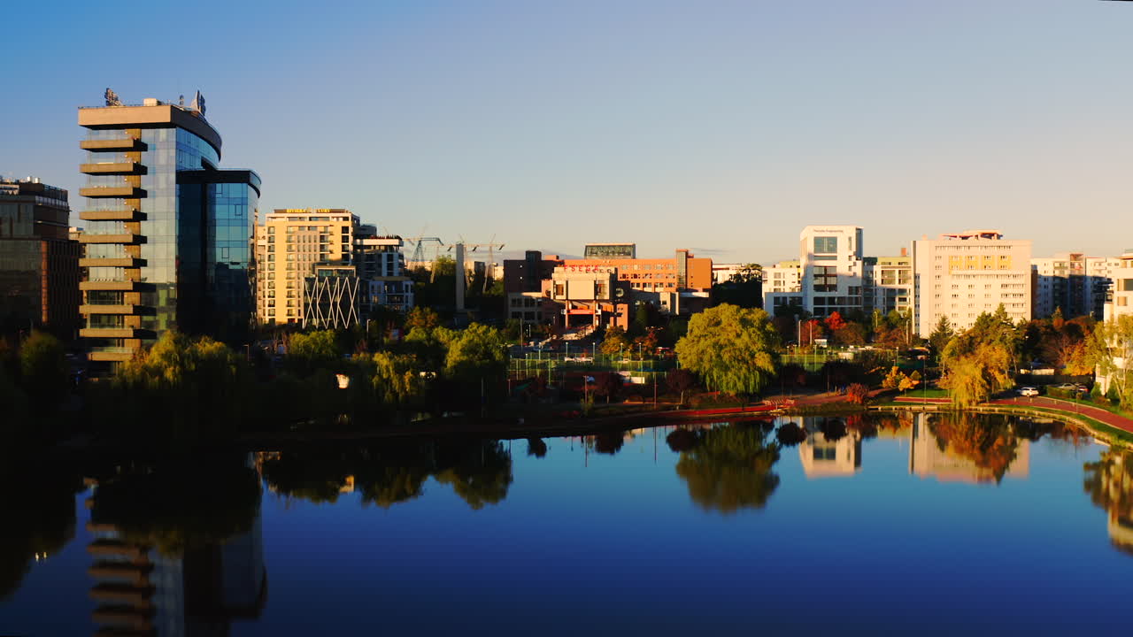 cluj-napoca 도시, iulius 공원 구역, fsega 캠퍼스 대학 상공에서 공중 드론 촬영