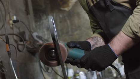 blacksmith using emery machine