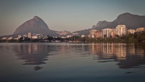 Time-lapse-of-the-city-lake-Rodrigo-de-Freitas-in-Rio-de-Janeiro-during-sunrise