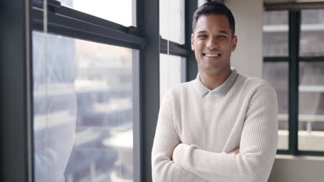 hombre de negocios, sonrisa y visión para el liderazgo