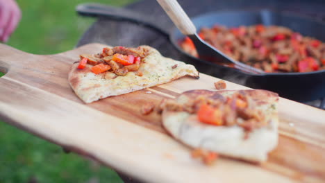 cocinar al aire libre sobre un fuego abierto