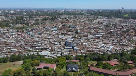 Vista-Aérea-De-Los-Barrios-Marginales-De-Kibera-En-Nairobi