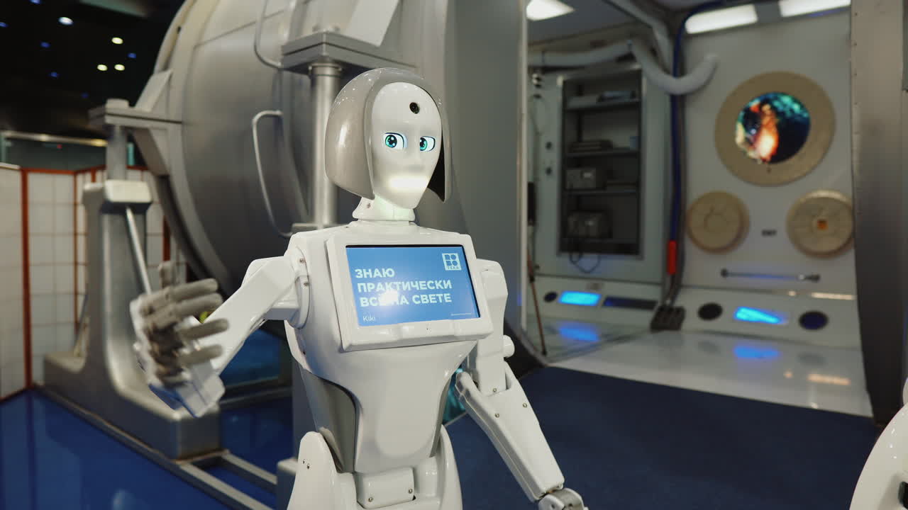 robot blanco en una exposición