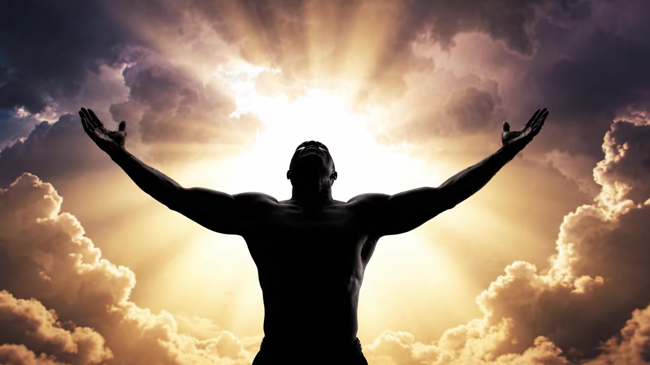 Una figura potente che abbraccia la luce contro un maestoso sfondo di nuvole e raggi, simboleggiando forza, speranza e risveglio spirituale.