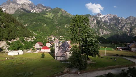 pueblo alpino de theth, albania