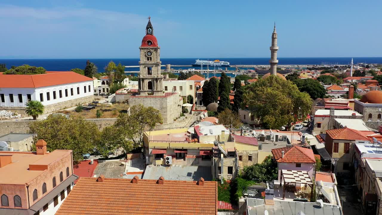 그리스 로도스 섬의 로도스 시내에 있는 술레이만 모스크 (suleiman mosque) 중세시대 시계탑 (rolloi clock tower)