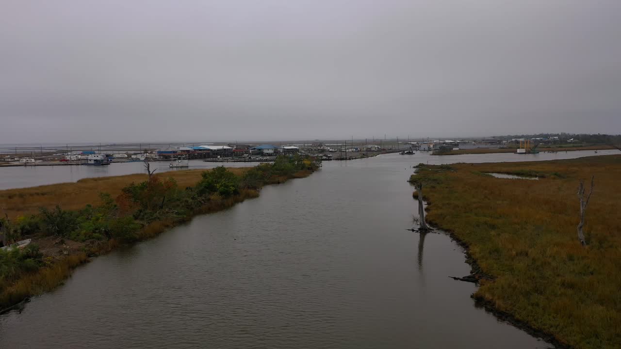 Canale artificiale vicino a Pointe Aux Chêne, Louisiana