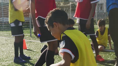 soccer kids drinking water in a sunny day