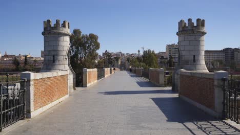 Brücke-Von-Palmas-Brücke-In-Badajoz,-Spanien