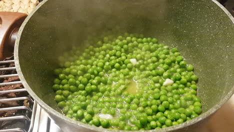 cooking piselli in the home