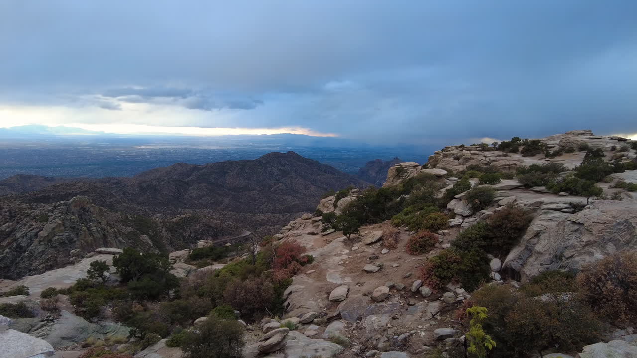 monte lemmon dentro de las montañas de santa catalina desde windy point vista en la autopista catalina, arizona, ee.uu.