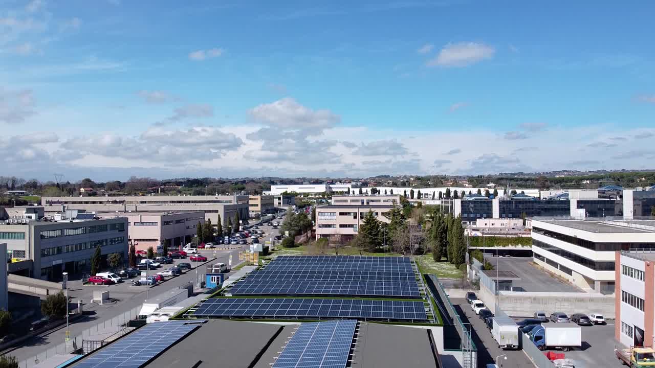 un avión no tripulado se eleva sobre un almacén industrial, roma