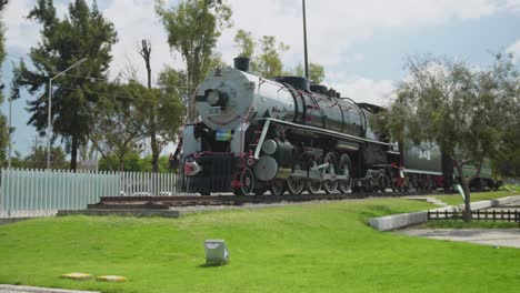 Una-Vieja-Locomotora-En-Un-Parque