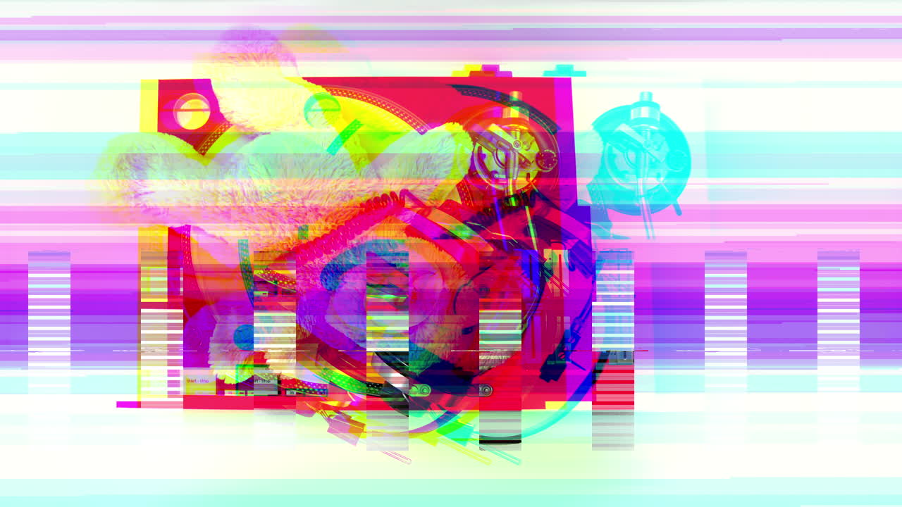 Glitch Art: Orsetto su un giradischi