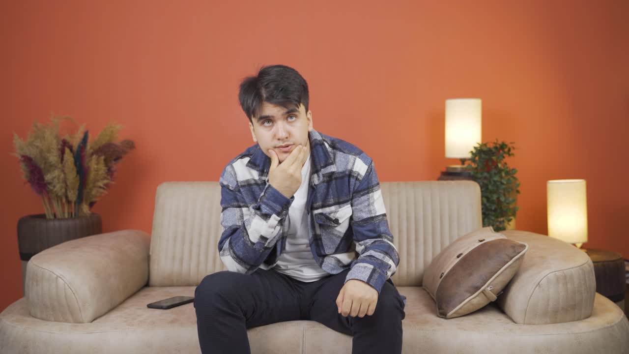 긴장된 남자, 스트레스를 받고 사려 깊은 남자